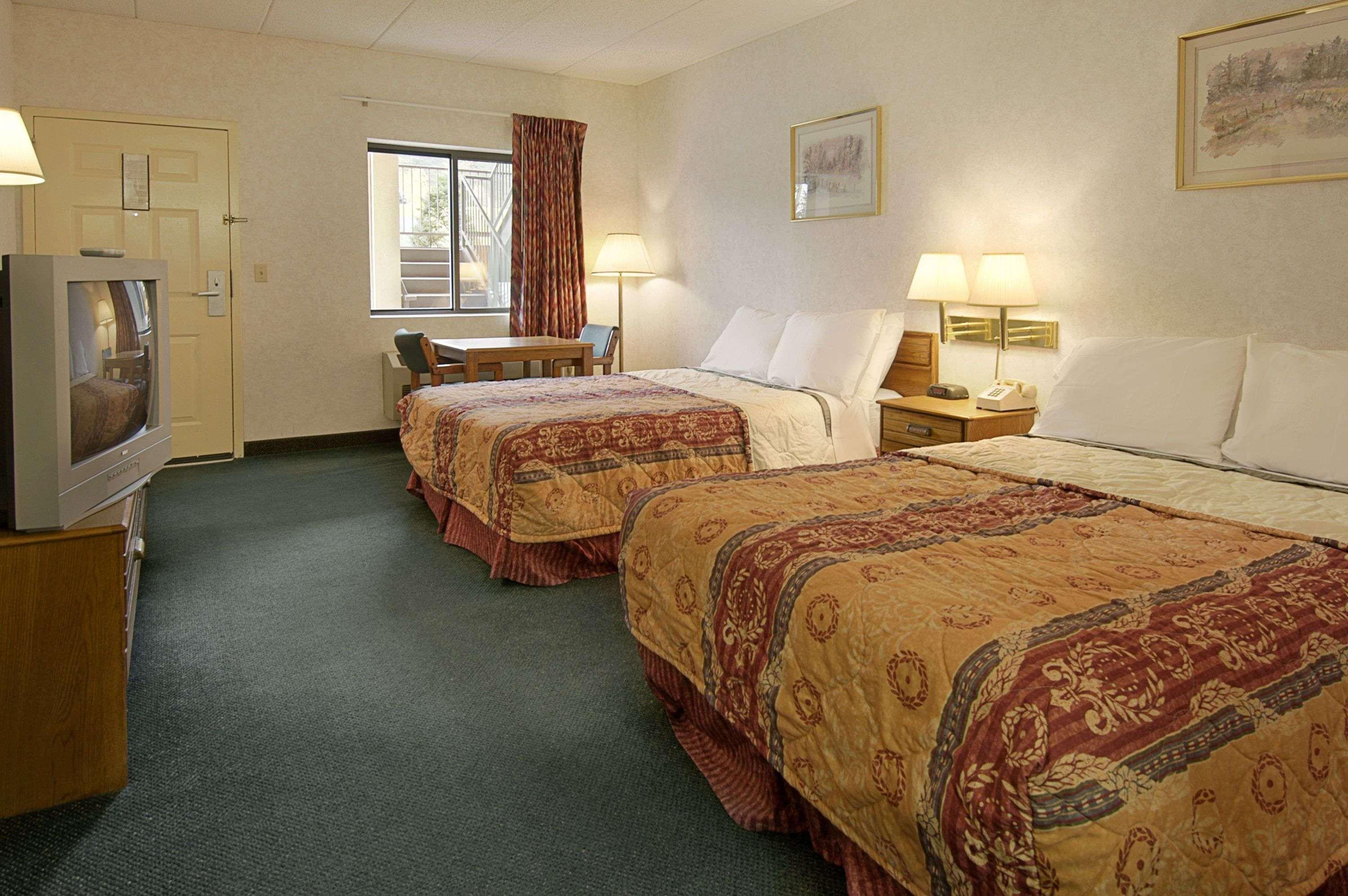 Days Inn By Wyndham Morehead Buitenkant foto